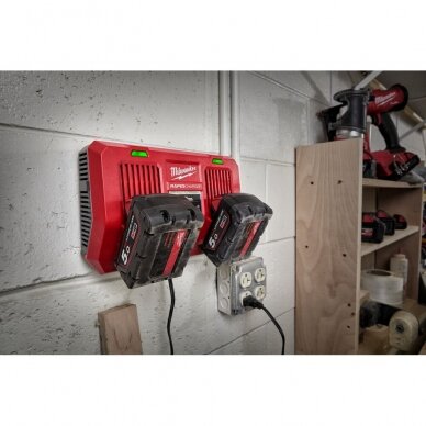 Dvigubas akumuliatorių įkroviklis Milwaukee M18 DFC (be pakuotes) 4