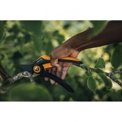 Fiskars Plus sekatorius prasilenkiančiais ašmenimis P521 1